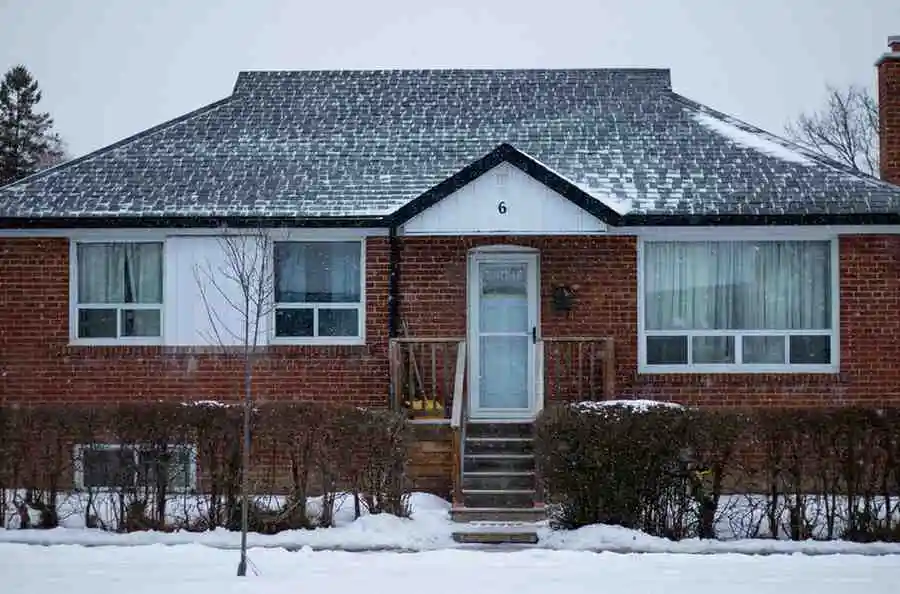 Who Is Responsible for Snow Removal at a Rental Property in Toronto, Ontario?