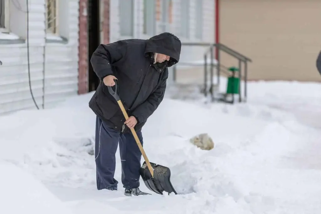  How to Remove Snow from Your Balcony in Toronto (Safe & Easy Guide)
